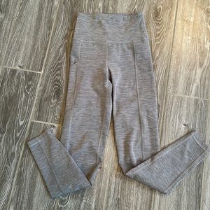 American eagle size XS everything pocket 3/4 length legging heathered gray LN
